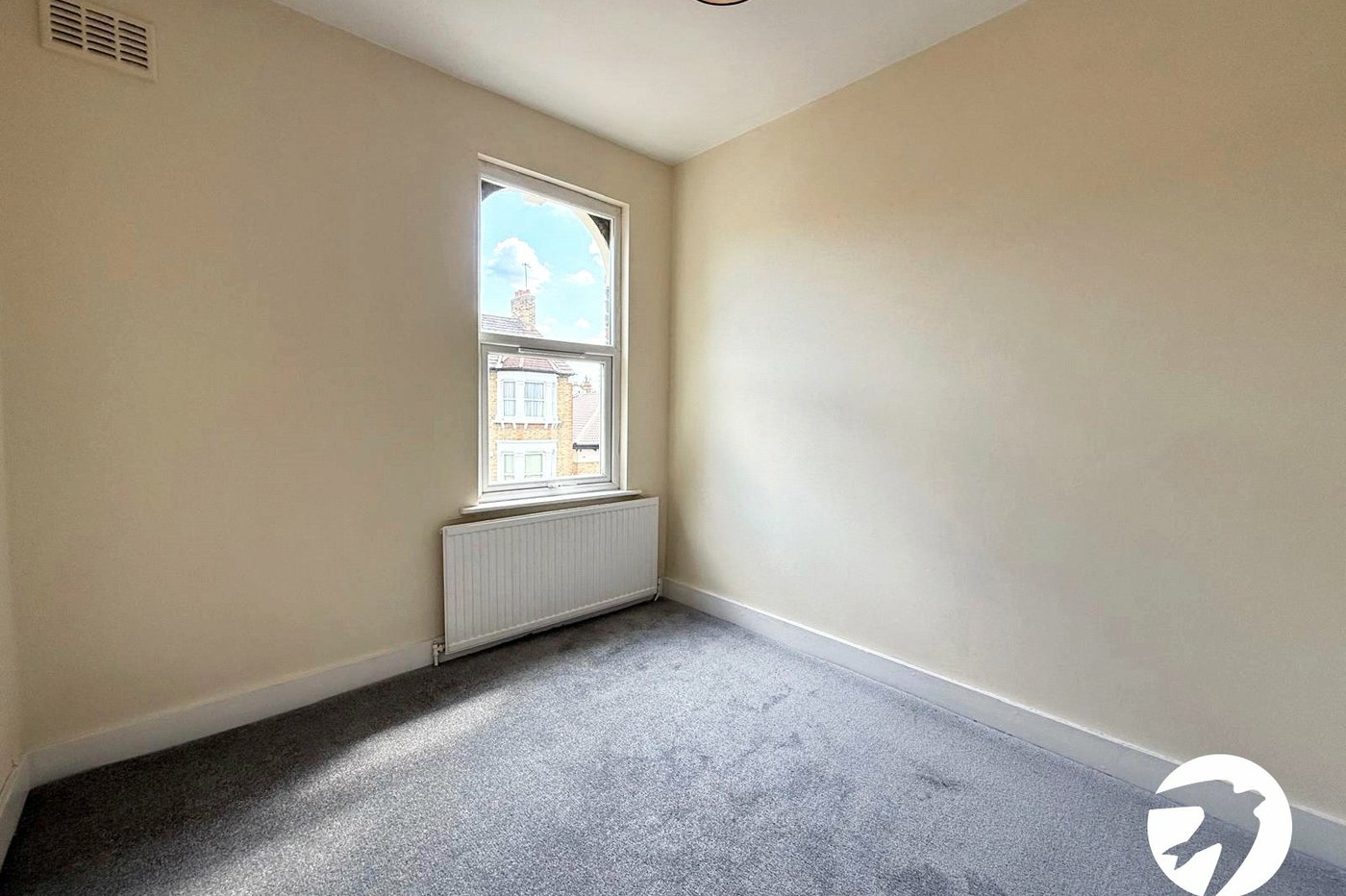 2 bedroom property for sale in London | Robinson Jackson