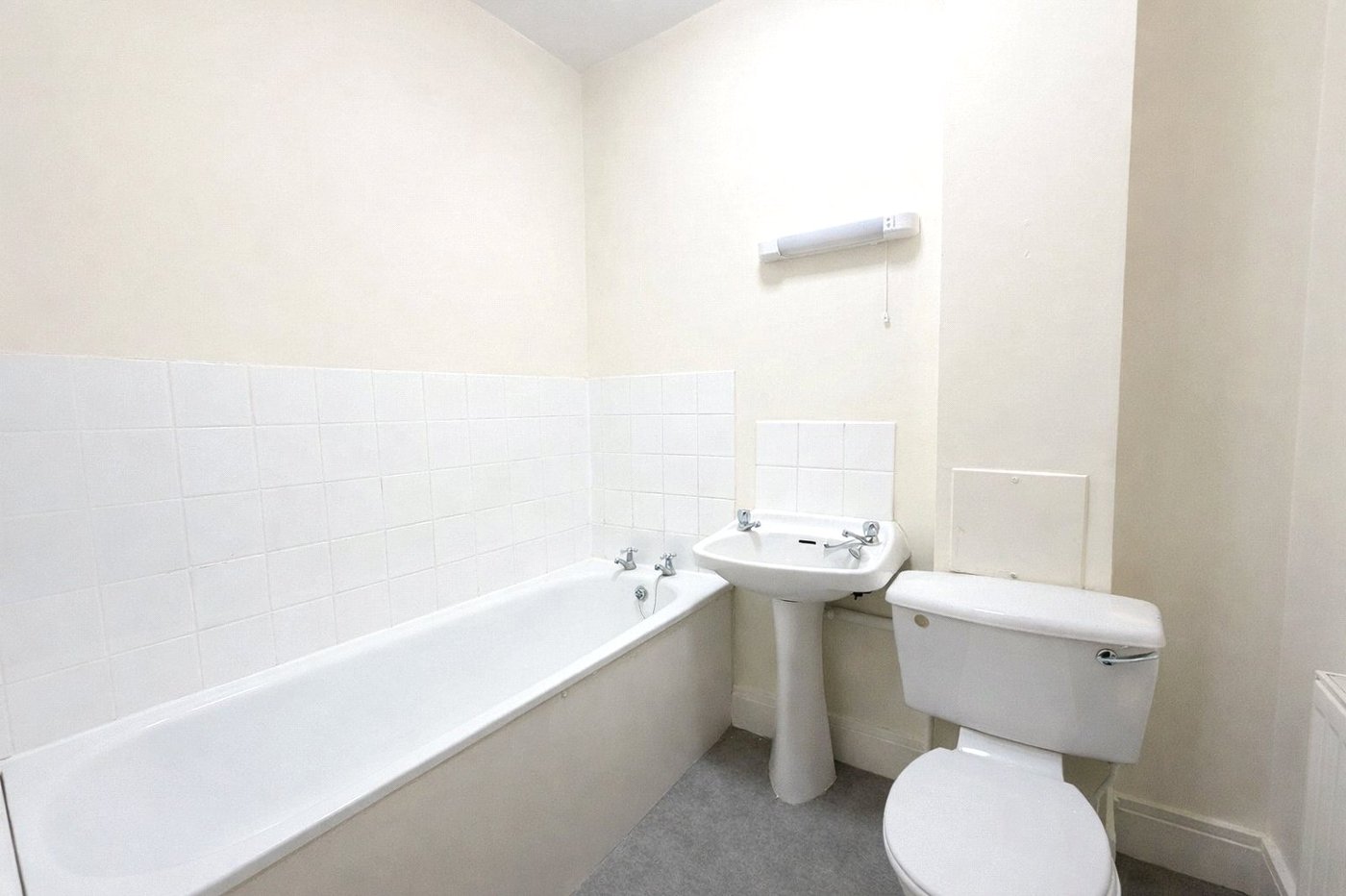 2 bedroom property for sale in London | Robinson Jackson