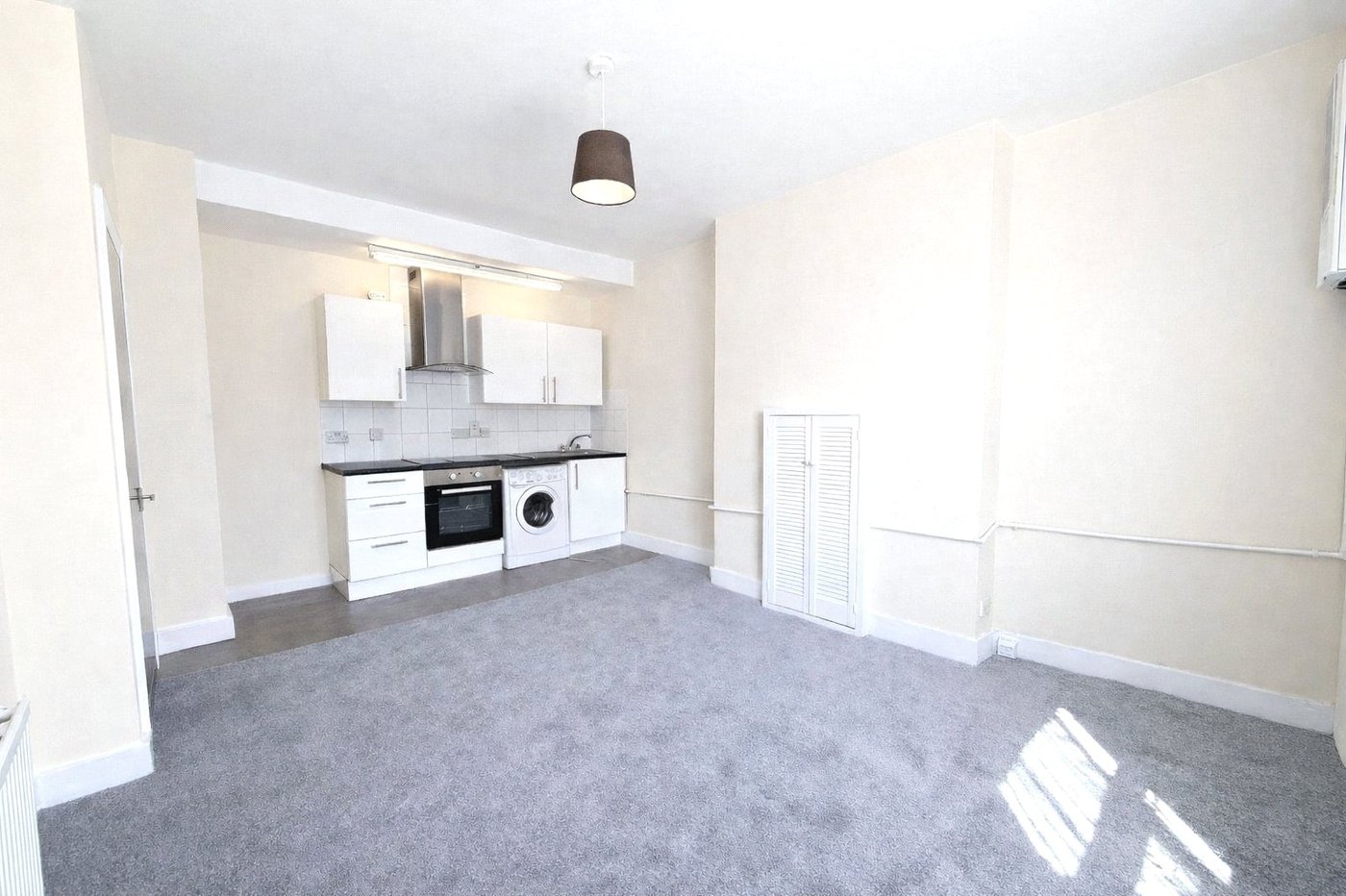 2 bedroom property for sale in London | Robinson Jackson