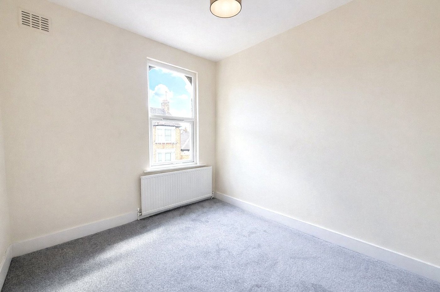 2 bedroom property for sale in London | Robinson Jackson