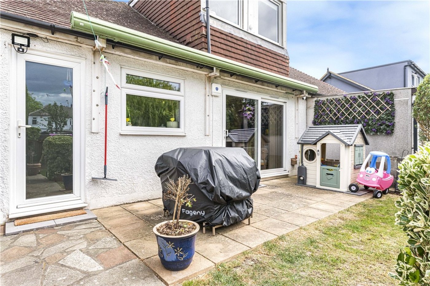 4 bedroom bungalow for sale in Orpington | Robinson Jackson