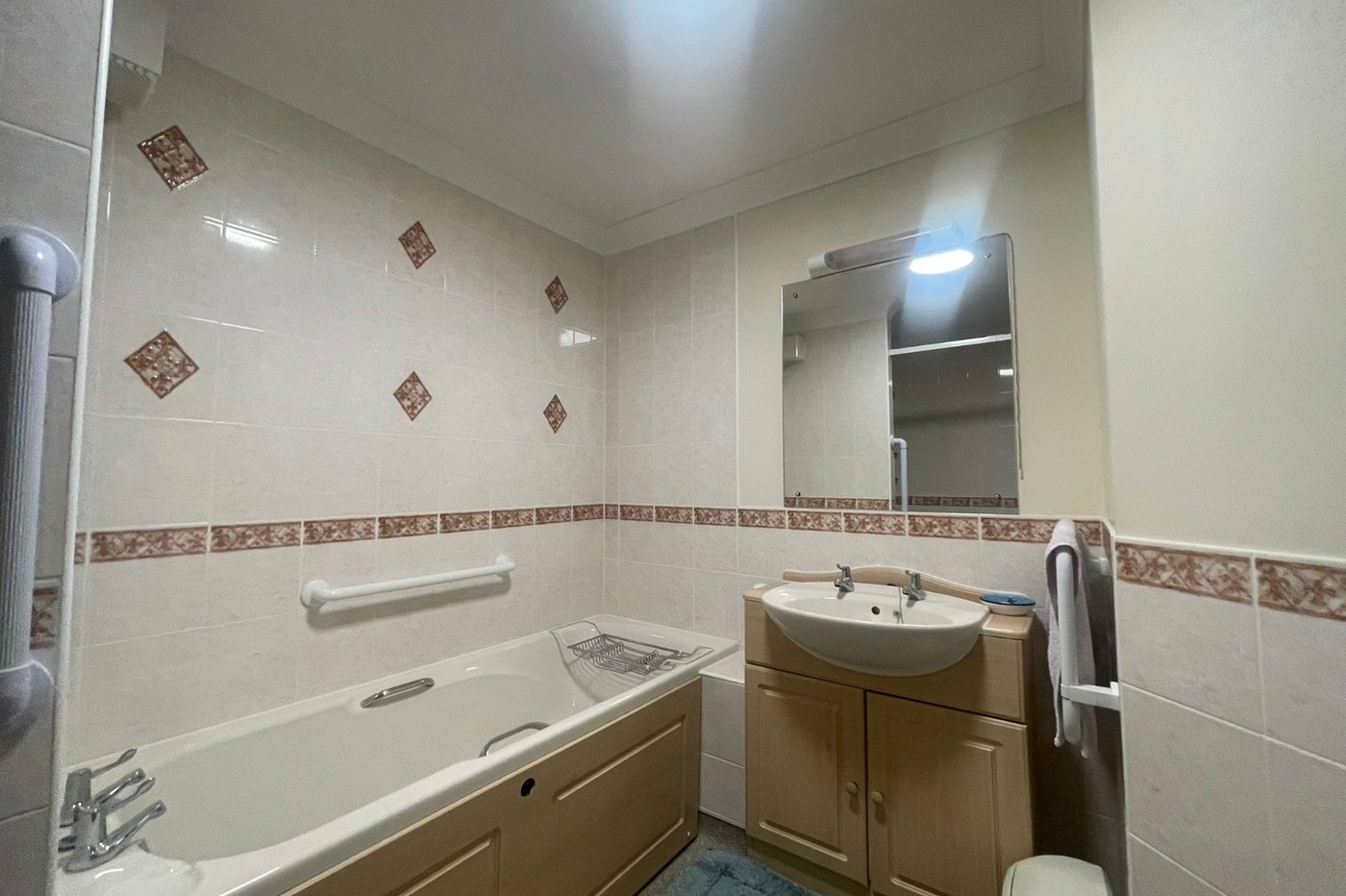 2 bedroom property for sale in Gravesend | Robinson Michael & Jackson