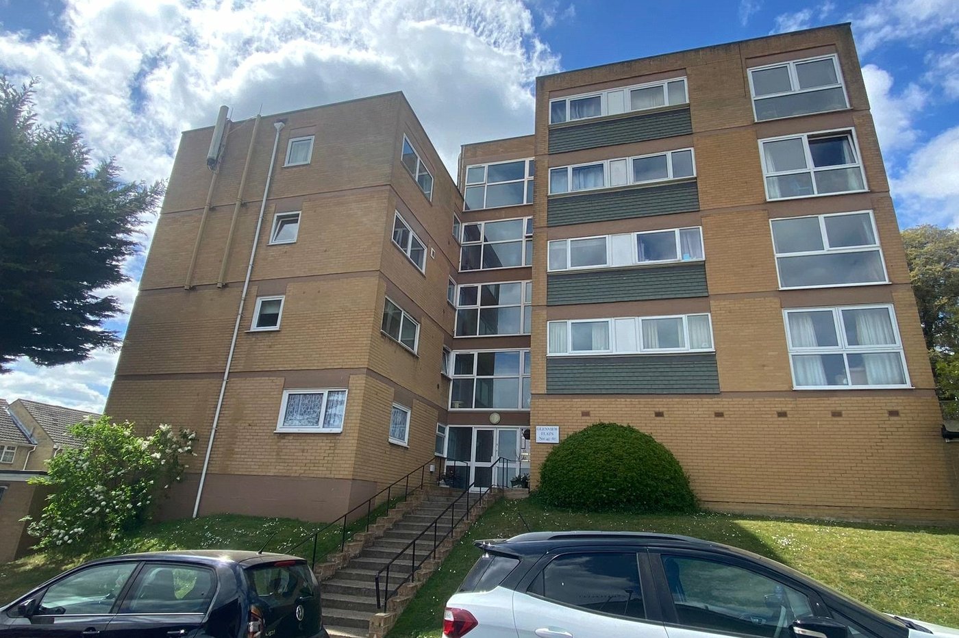 2 bedroom property for sale in Gravesend | Robinson Michael & Jackson