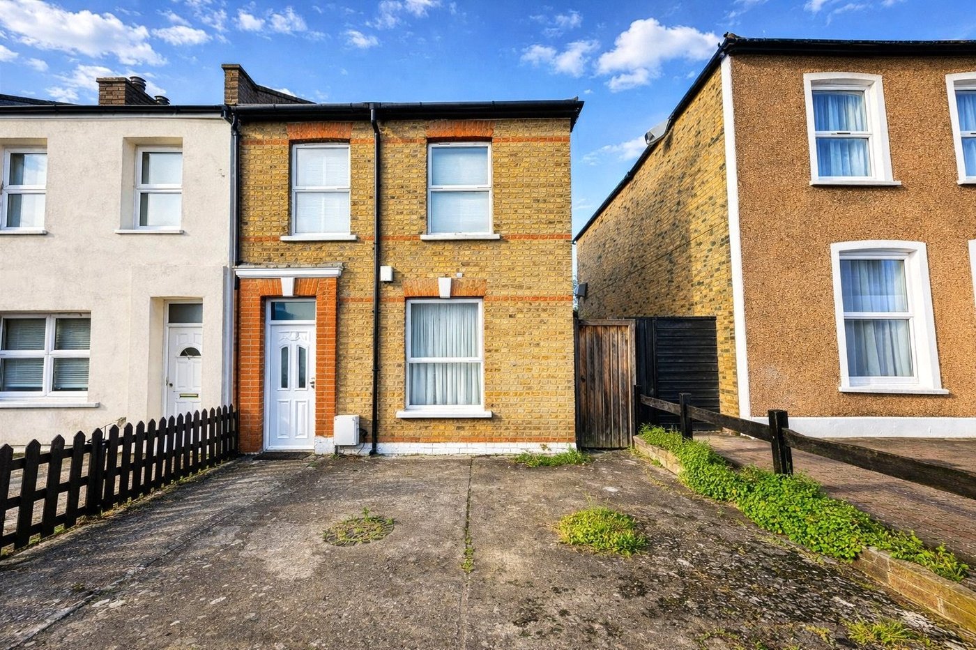 3 bedroom house for sale in London | Robinson Jackson