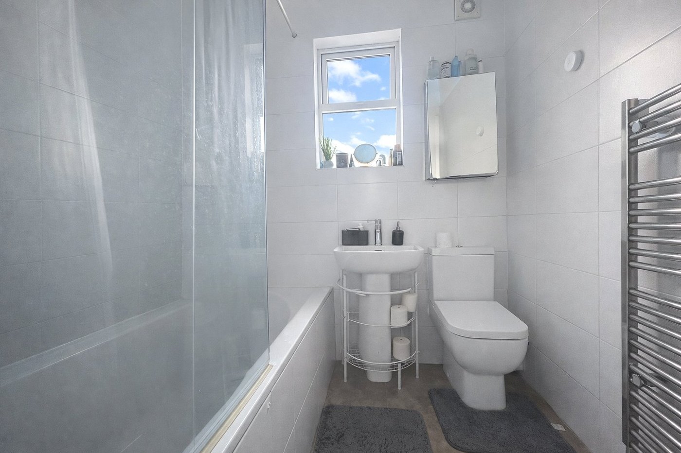 3 bedroom house for sale in London | Robinson Jackson