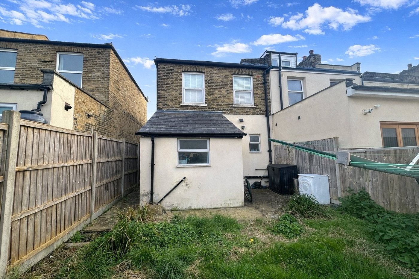 3 bedroom house for sale in London | Robinson Jackson