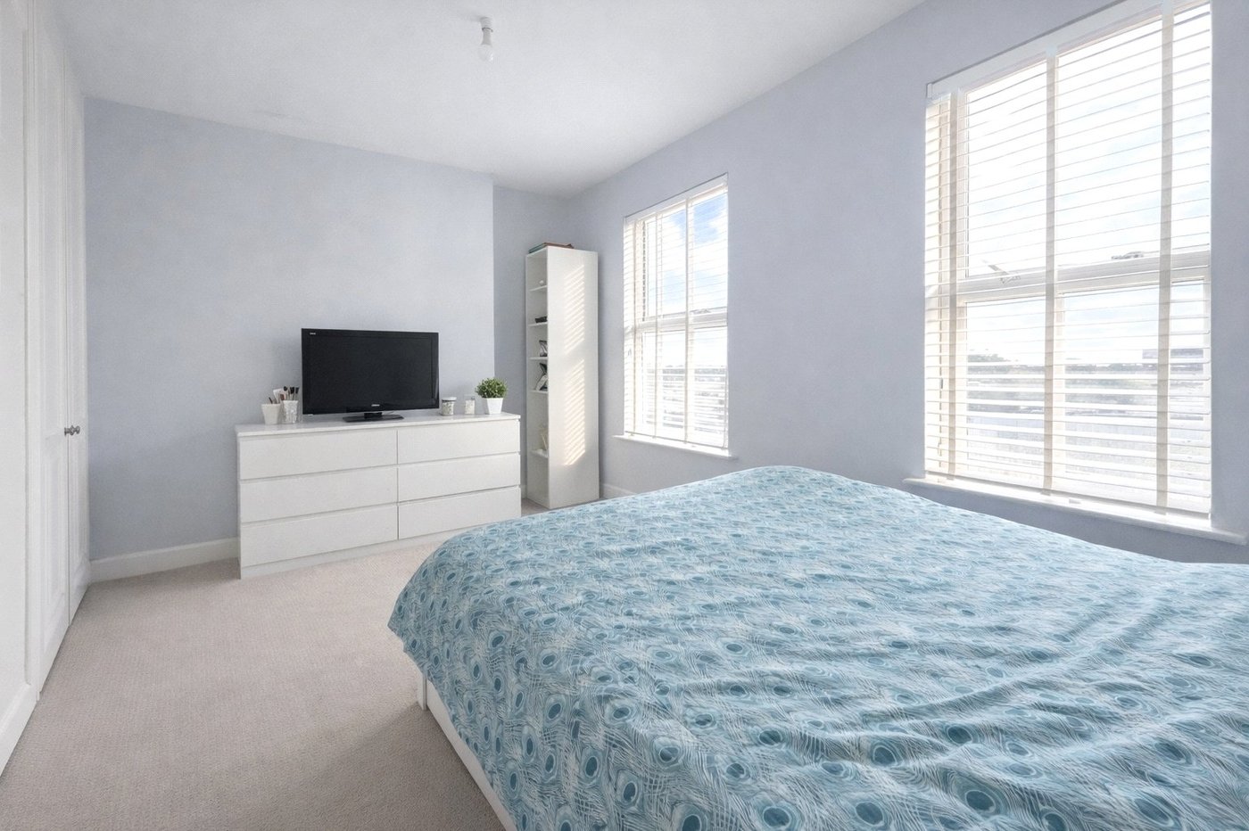 3 bedroom house for sale in London | Robinson Jackson