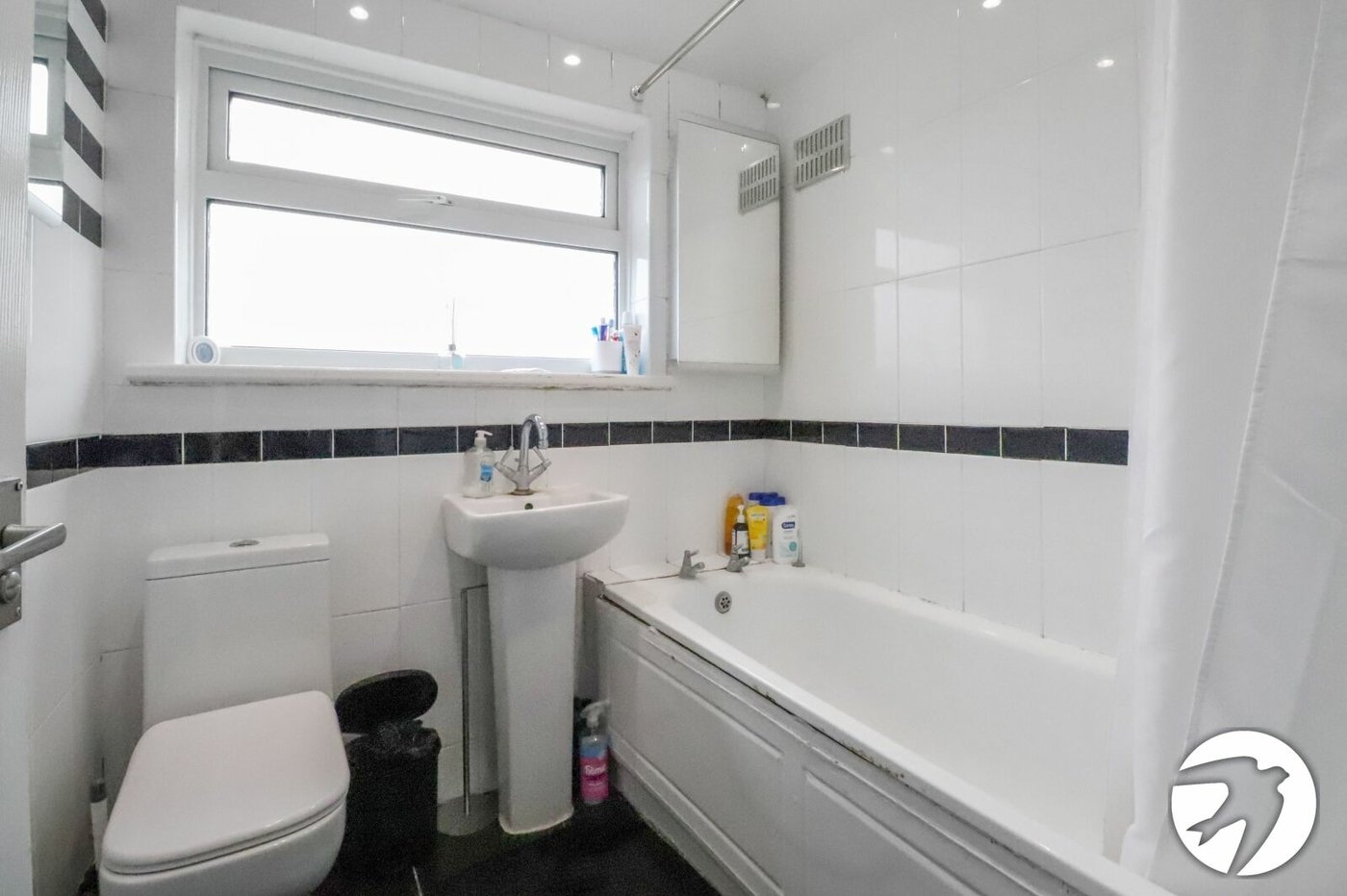 3 bedroom house for sale in London | Robinson Jackson