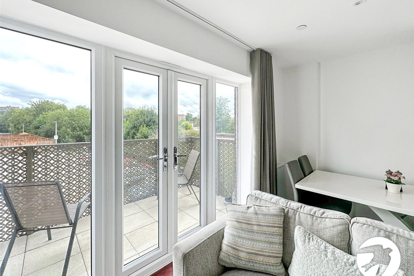 2 bedroom property for sale in Rochester | Robinson Michael & Jackson
