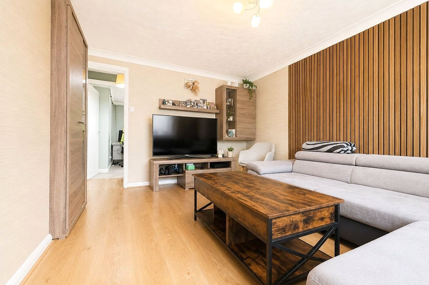 2 bedroom property for sale in Thamesmead | Robinson Jackson