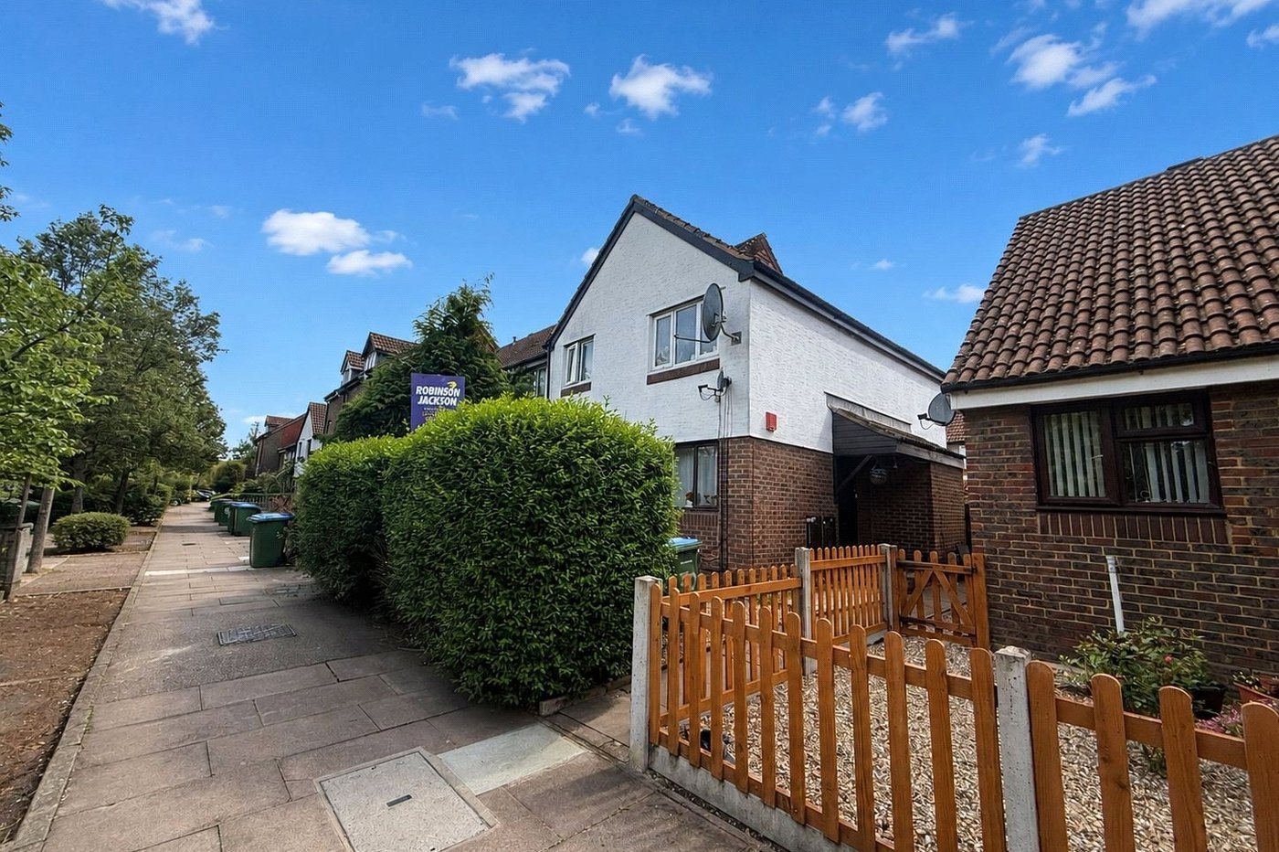2 bedroom property for sale in Thamesmead | Robinson Jackson