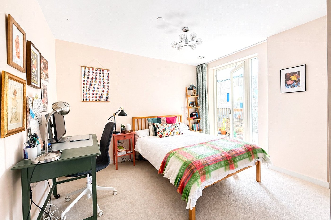 2 bedroom property for sale in London | Robinson Jackson