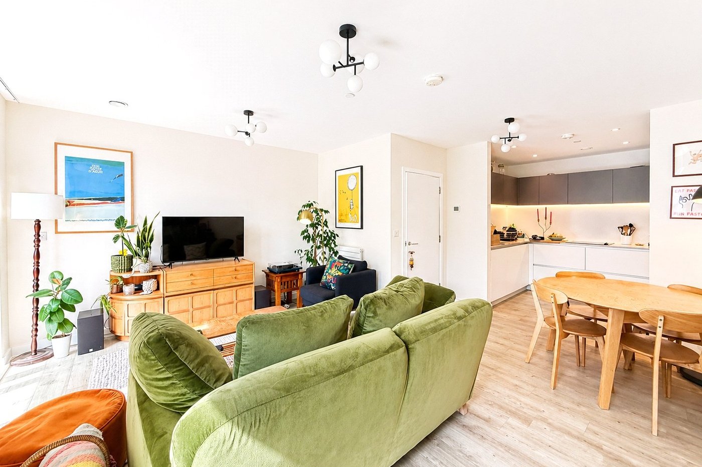 2 bedroom property for sale in London | Robinson Jackson
