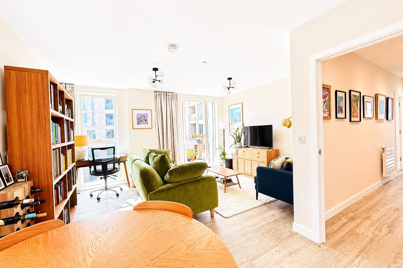 2 bedroom property for sale in London | Robinson Jackson