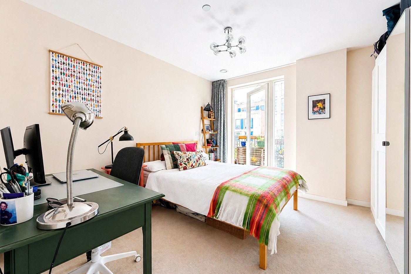 2 bedroom property for sale in London | Robinson Jackson
