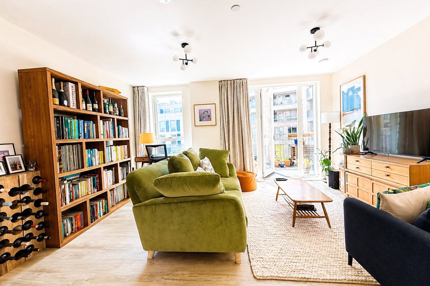 2 bedroom property for sale in London | Robinson Jackson