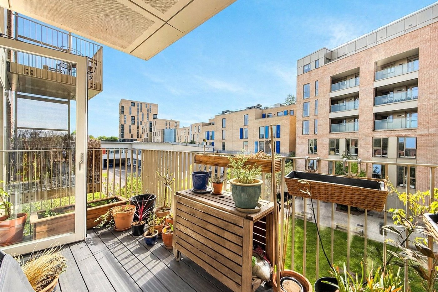 2 bedroom property for sale in London | Robinson Jackson