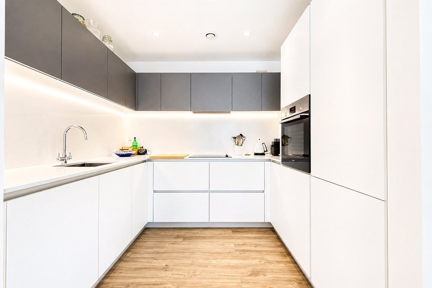 2 bedroom property for sale in London | Robinson Jackson