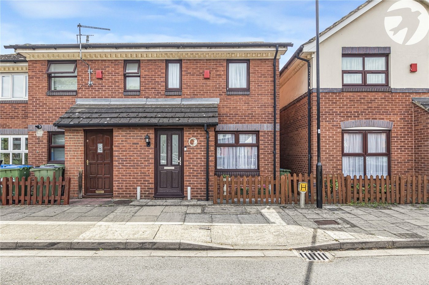 2 bedroom house for sale in London | Robinson Jackson