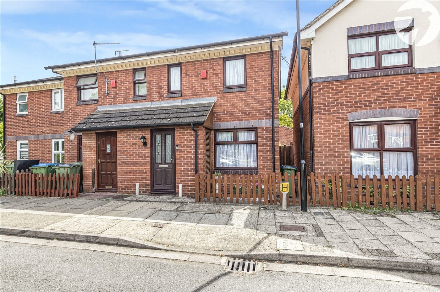 2 bedroom house for sale in London | Robinson Jackson