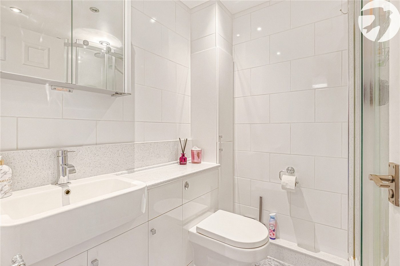 2 bedroom house for sale in London | Robinson Jackson