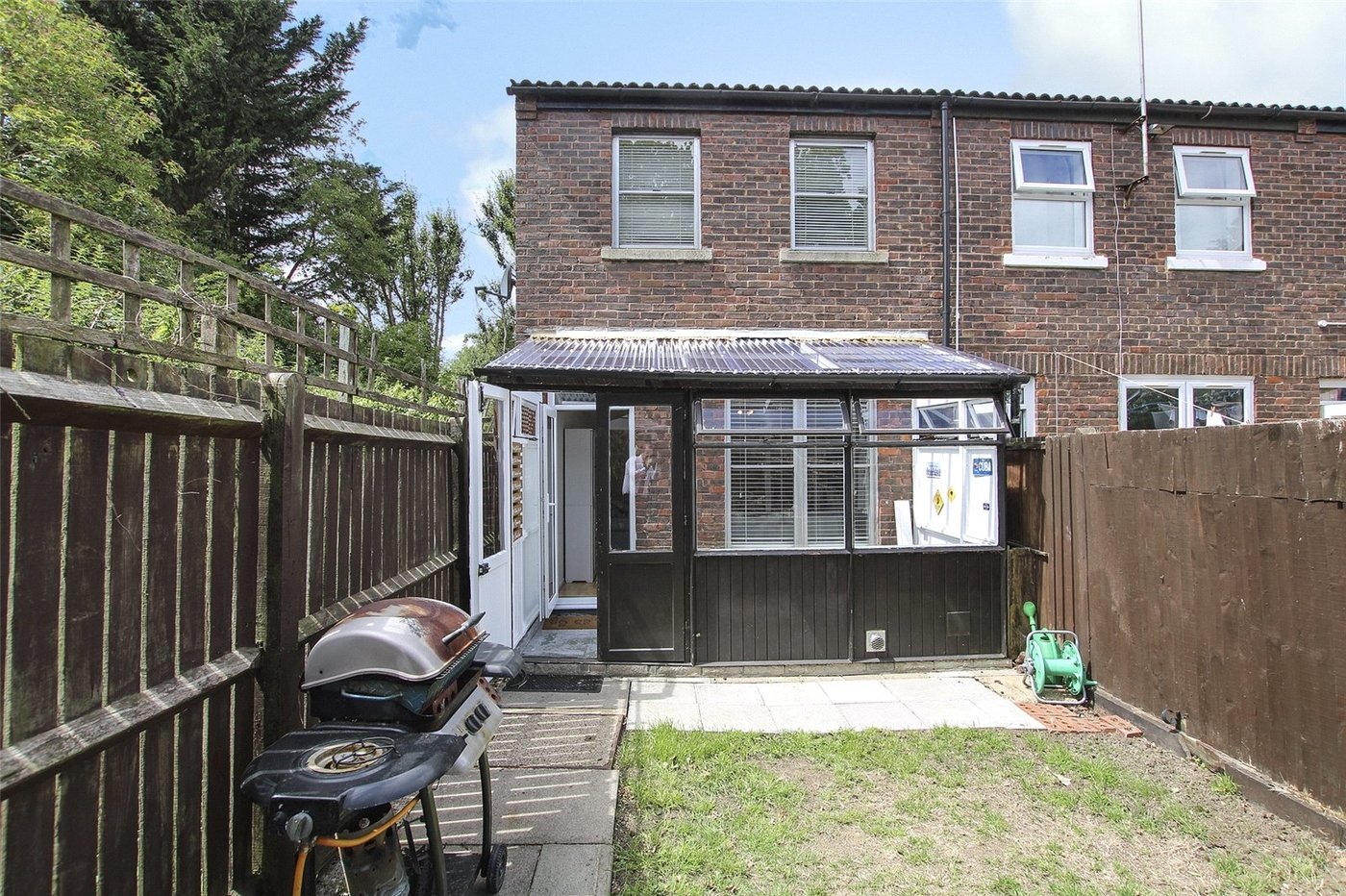 2 bedroom house for sale in London | Robinson Jackson