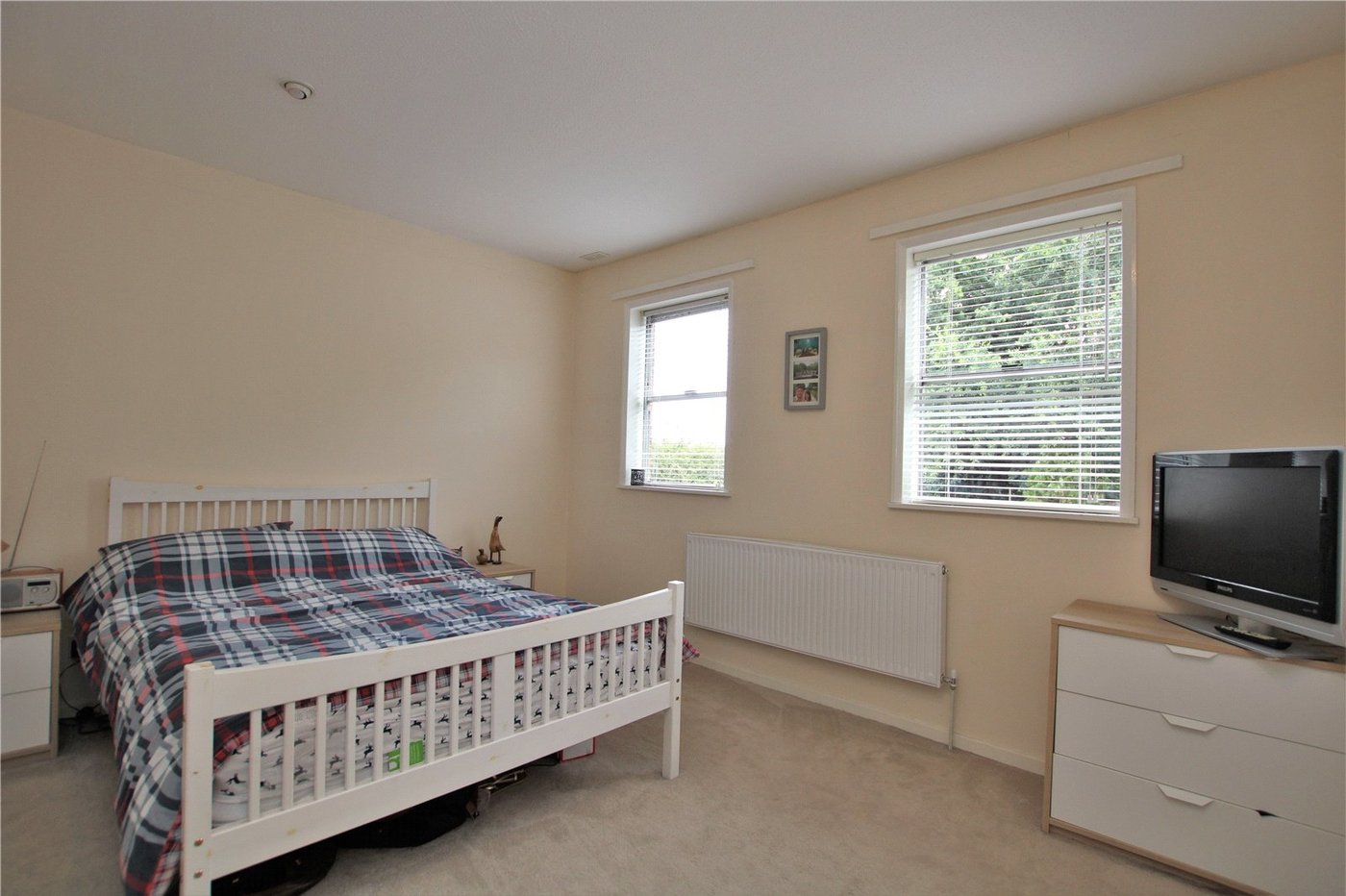 2 bedroom house for sale in London | Robinson Jackson