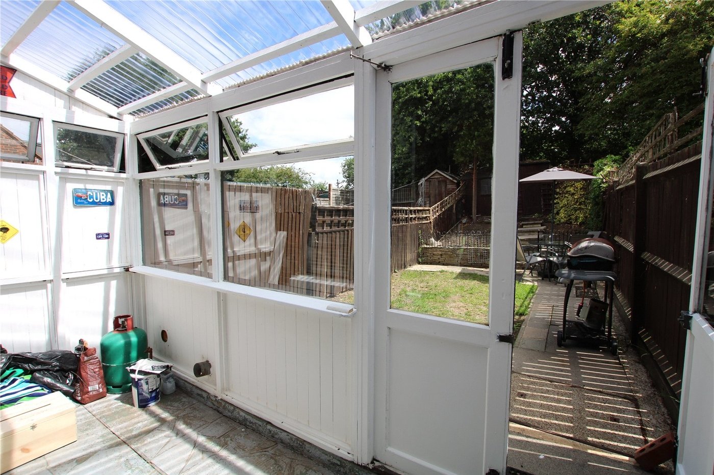 2 bedroom house for sale in London | Robinson Jackson