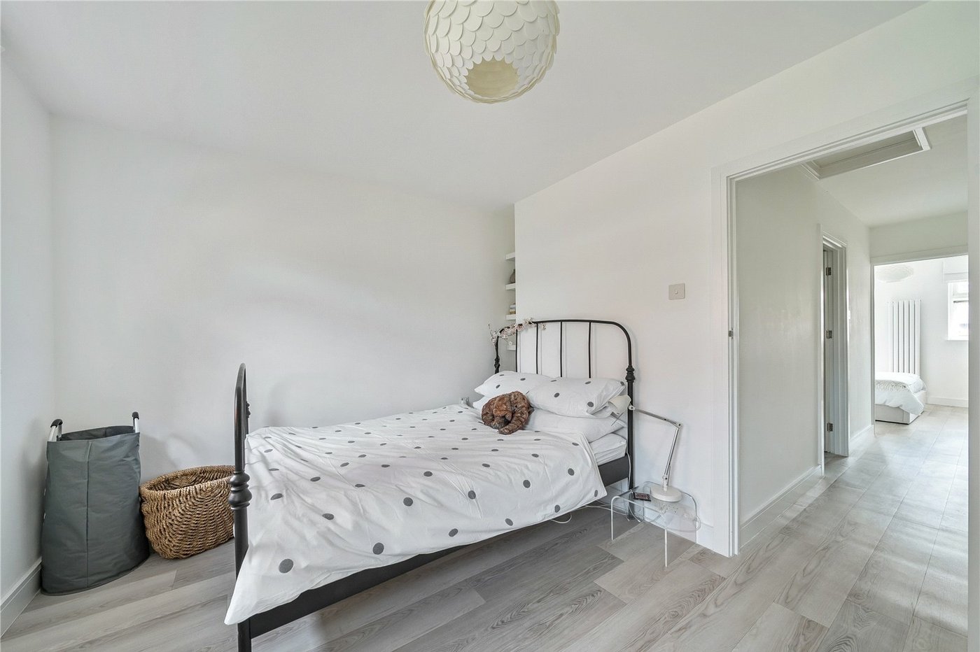 2 bedroom house for sale in London | Robinson Jackson