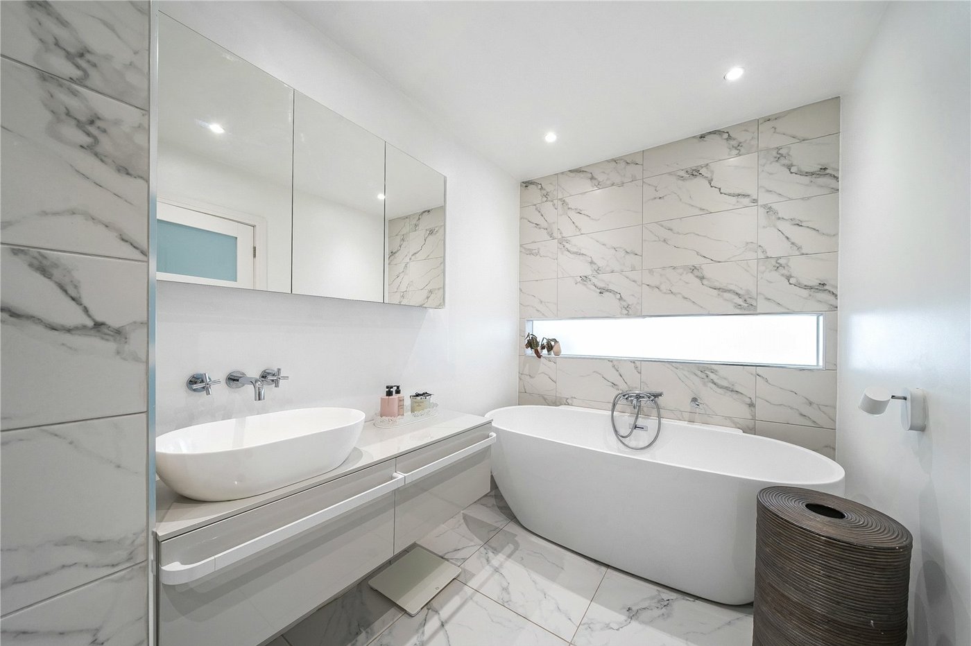 2 bedroom house for sale in London | Robinson Jackson