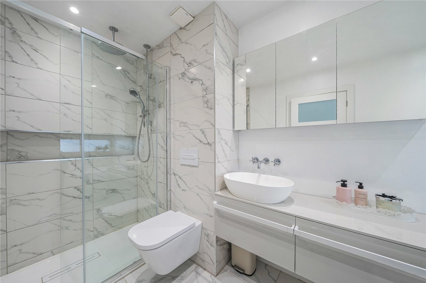 2 bedroom house for sale in London | Robinson Jackson