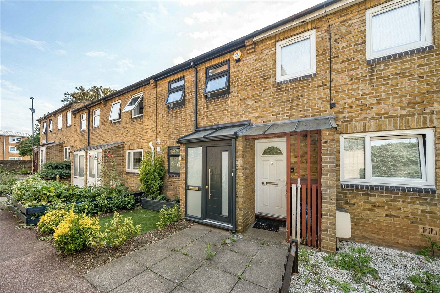 2 bedroom house for sale in London | Robinson Jackson