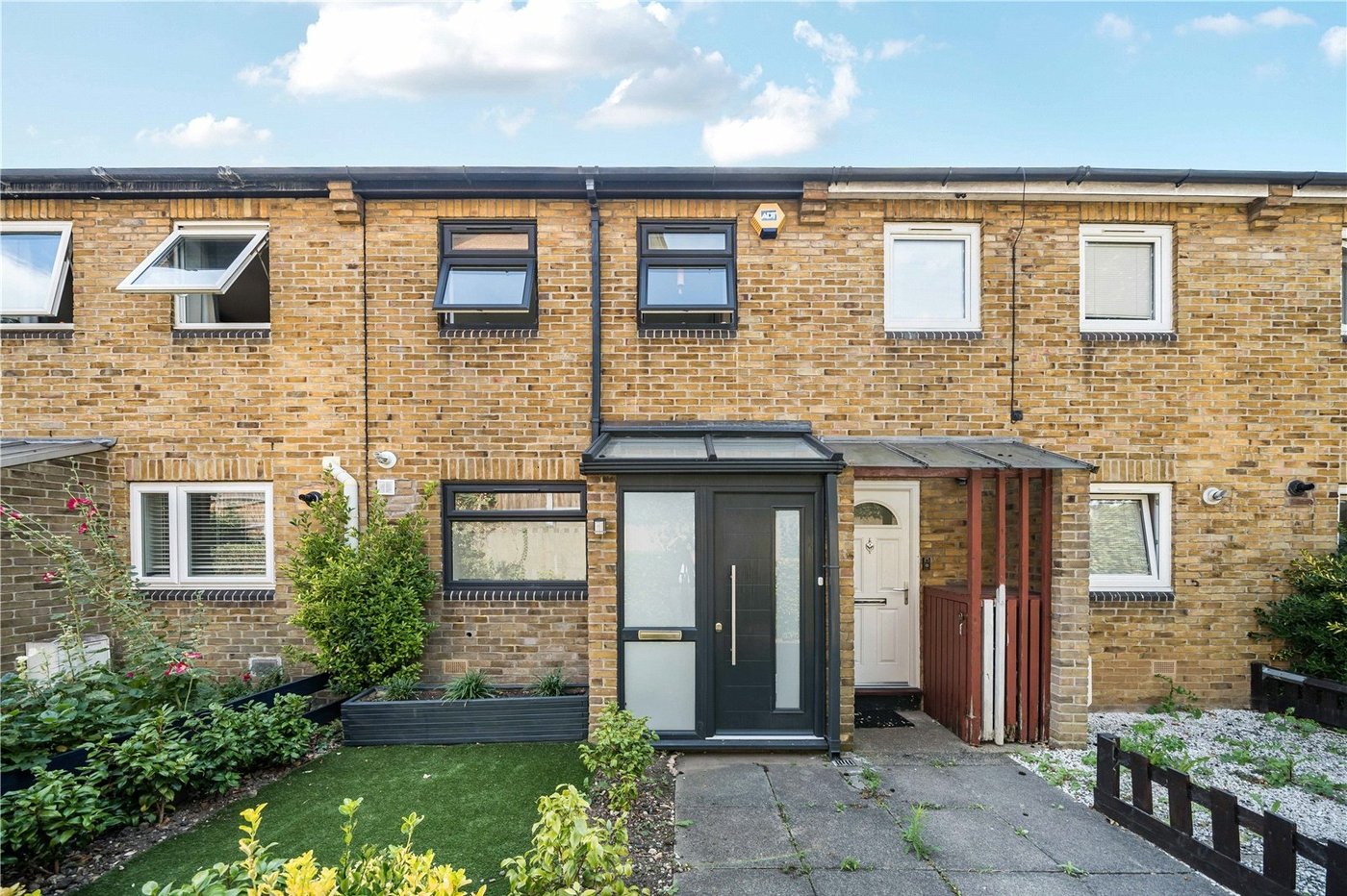 2 bedroom house for sale in London | Robinson Jackson