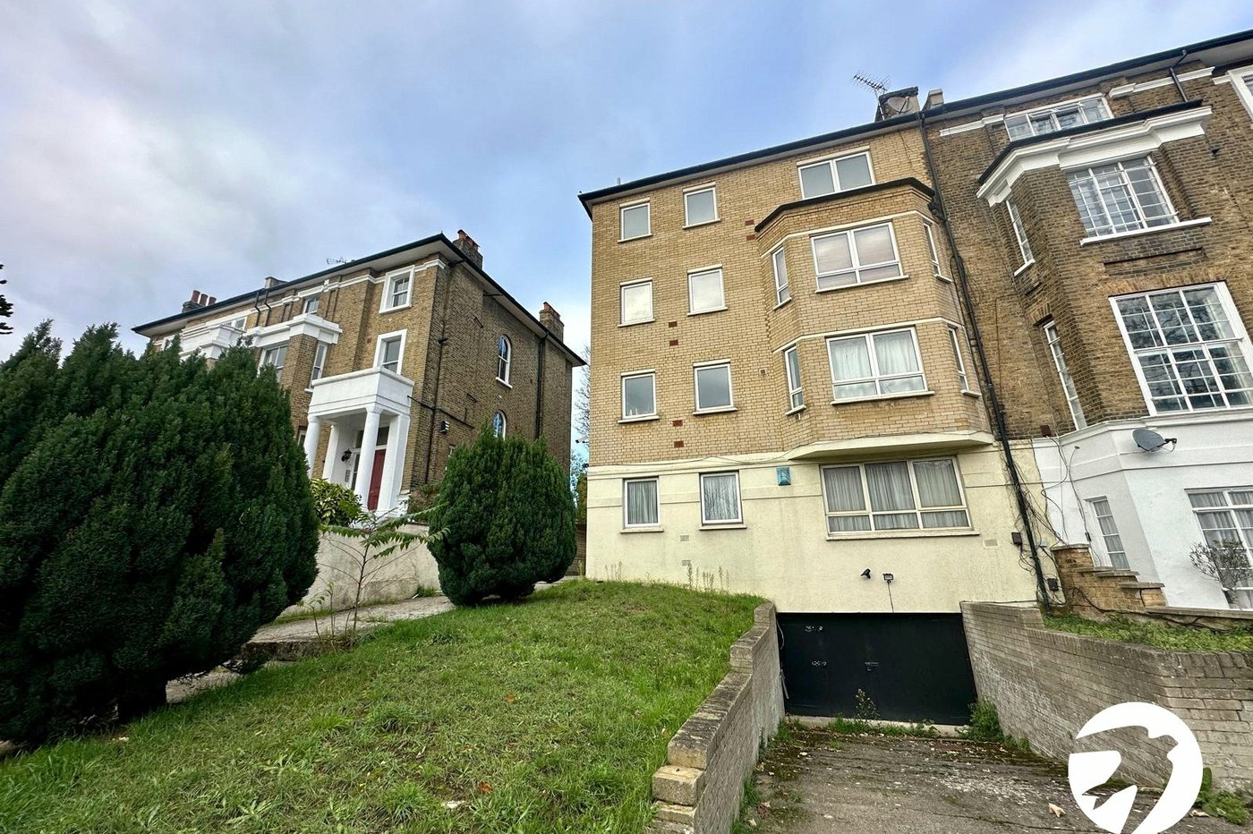 2 bedroom property for sale in London | Robinson Jackson