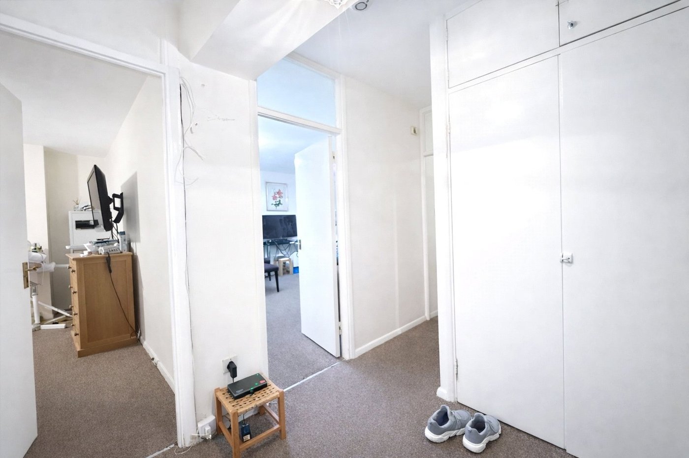2 bedroom property for sale in London | Robinson Jackson