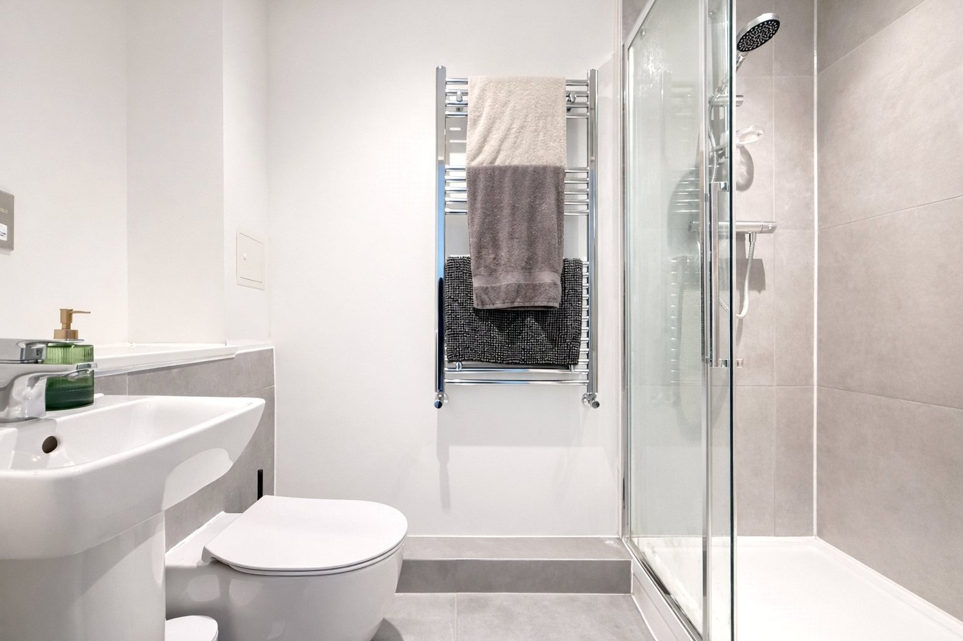 2 bedroom property for sale in London | Robinson Jackson