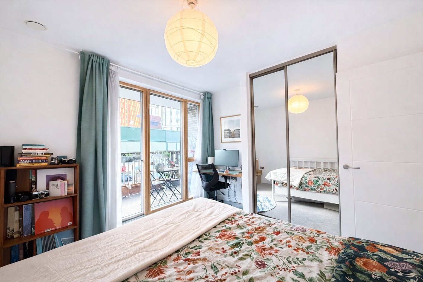 2 bedroom property for sale in London | Robinson Jackson