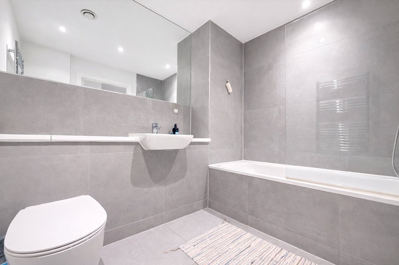 2 bedroom property for sale in London | Robinson Jackson