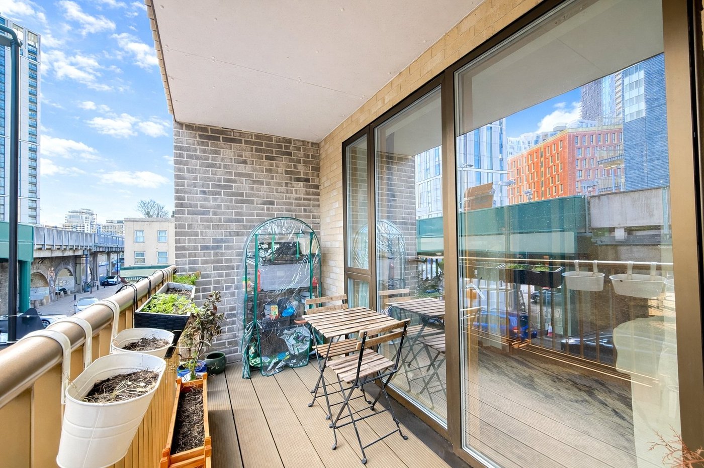 2 bedroom property for sale in London | Robinson Jackson