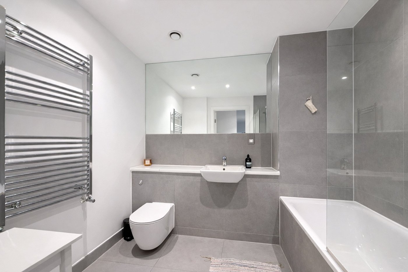 2 bedroom property for sale in London | Robinson Jackson