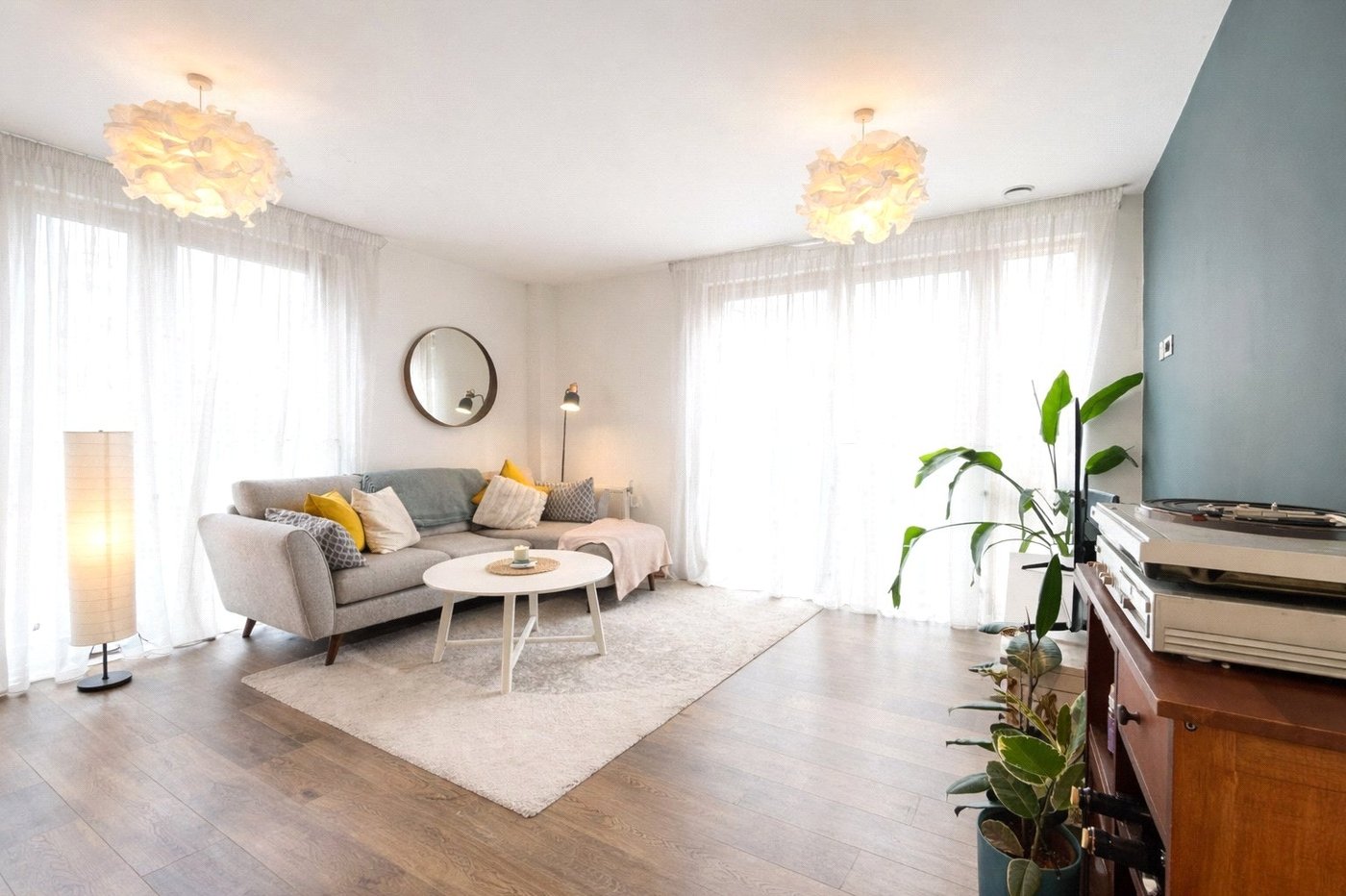 2 bedroom property for sale in London | Robinson Jackson