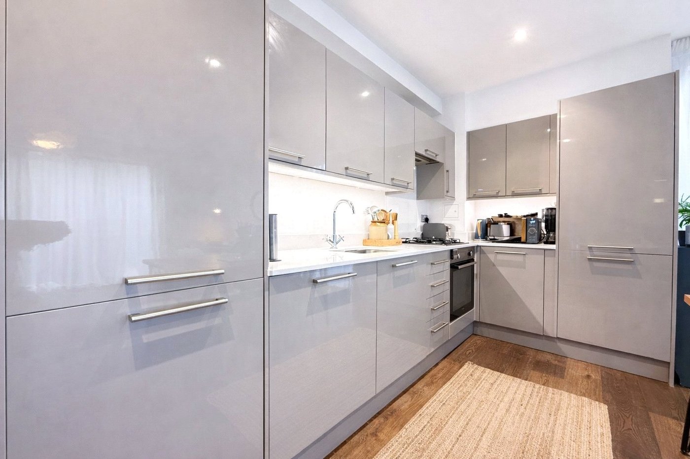 2 bedroom property for sale in London | Robinson Jackson