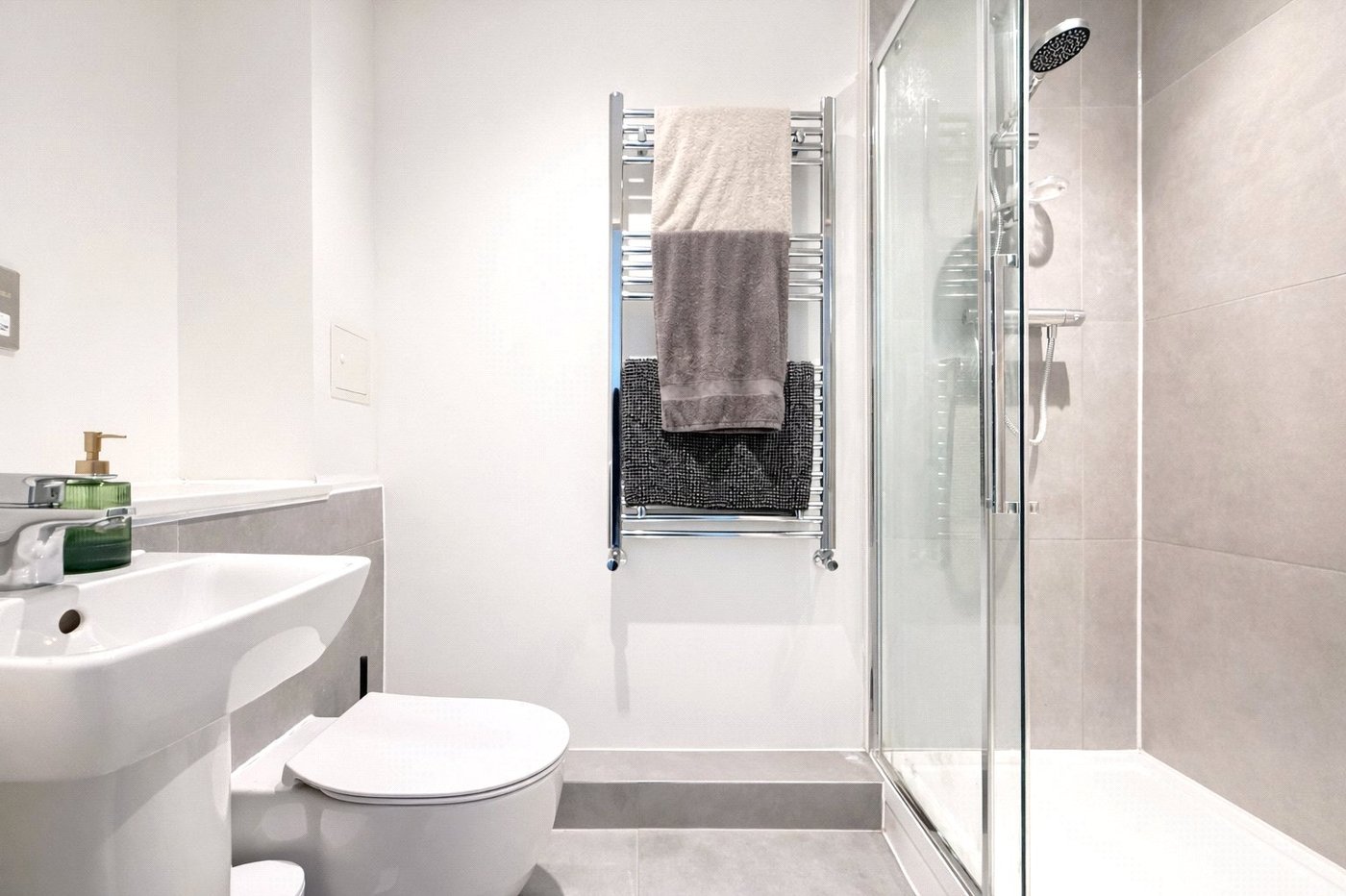 2 bedroom property for sale in London | Robinson Jackson