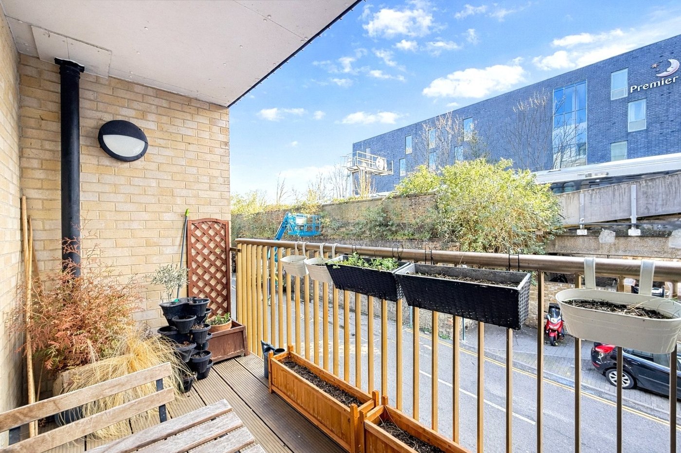 2 bedroom property for sale in London | Robinson Jackson