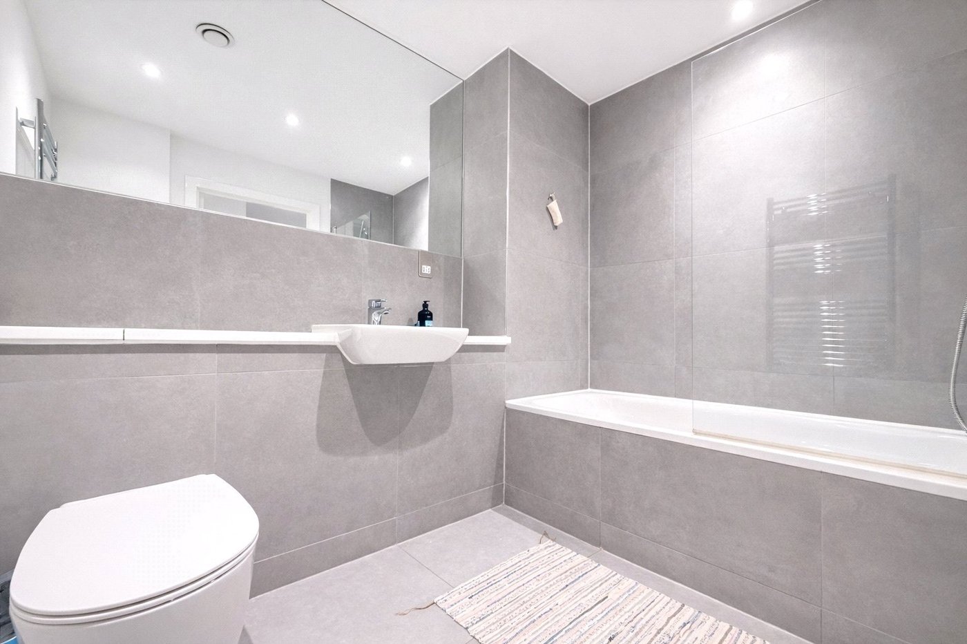 2 bedroom property for sale in London | Robinson Jackson