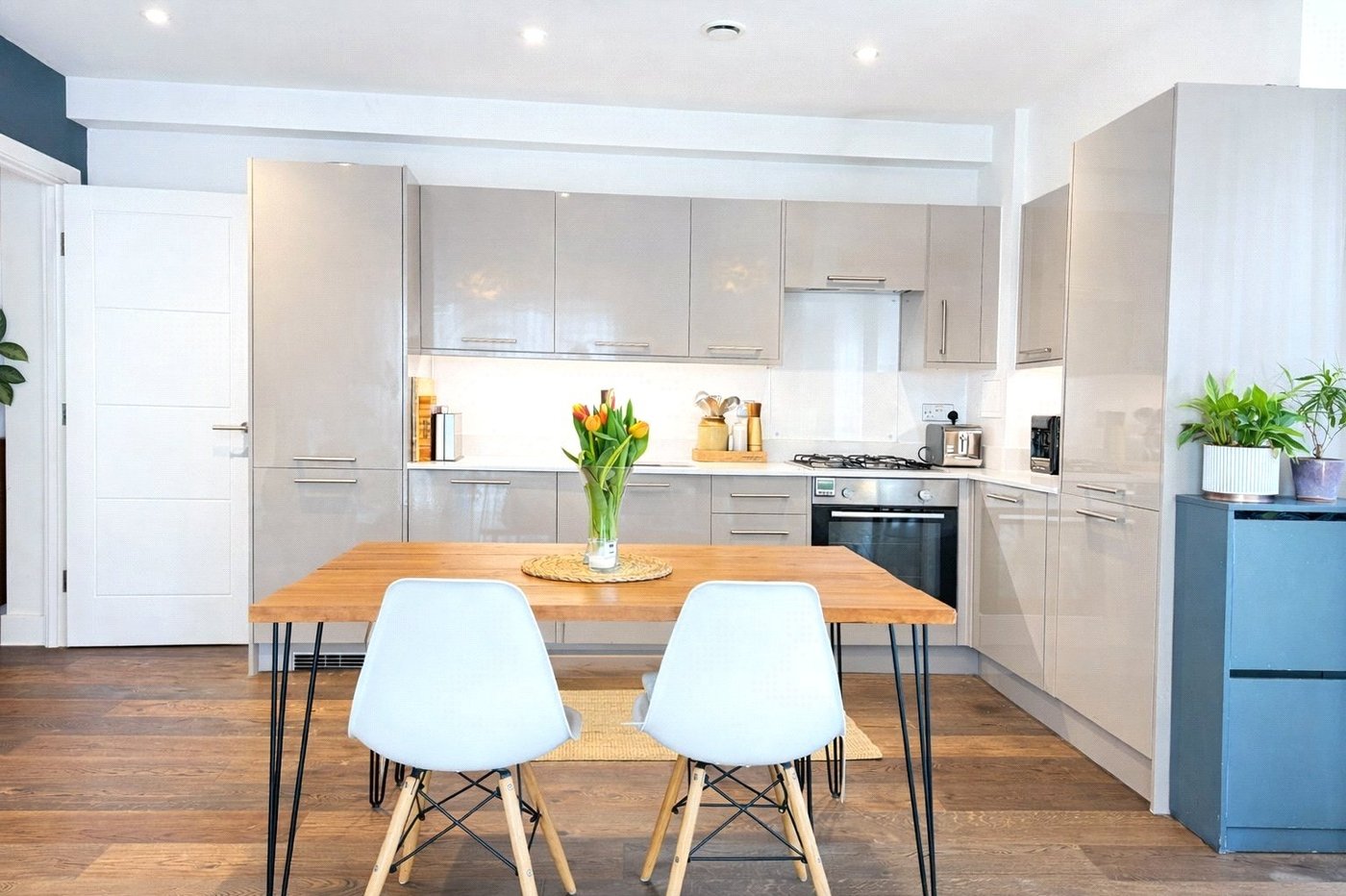 2 bedroom property for sale in London | Robinson Jackson