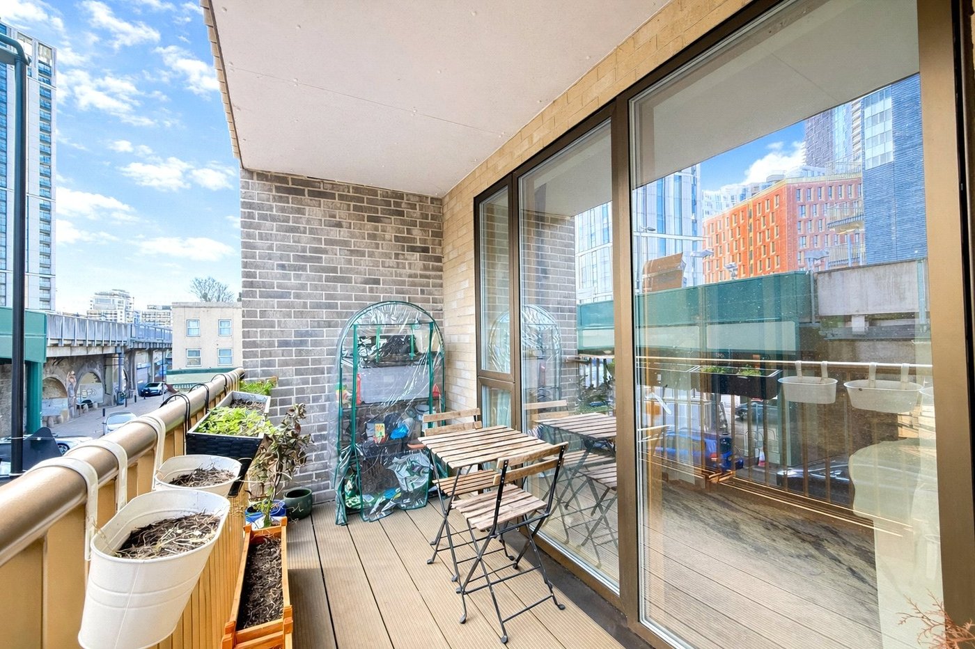 2 bedroom property for sale in London | Robinson Jackson