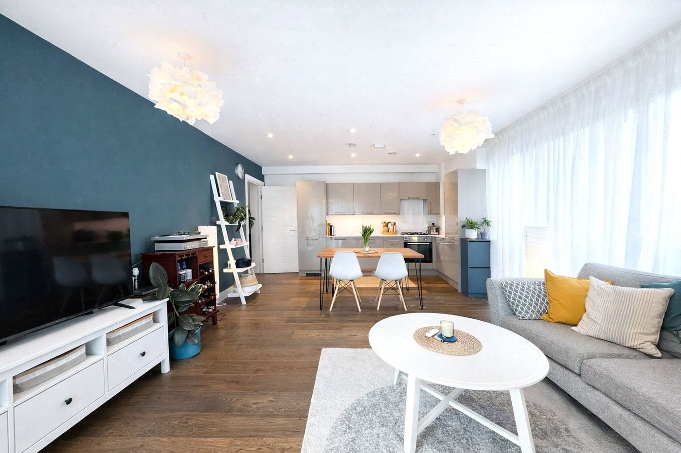 2 bedroom property for sale in London | Robinson Jackson