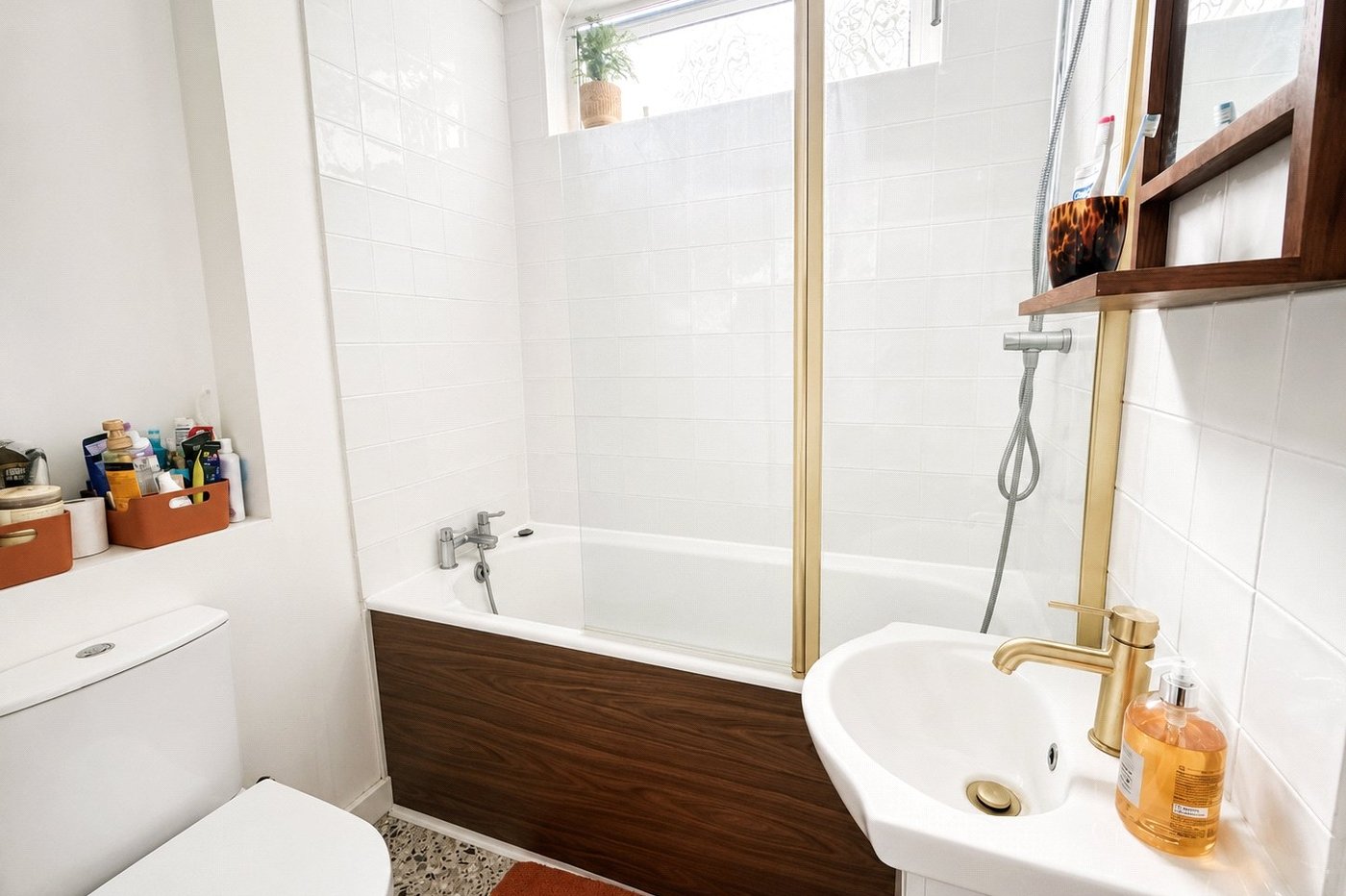 2 bedroom property for sale in London | Robinson Jackson