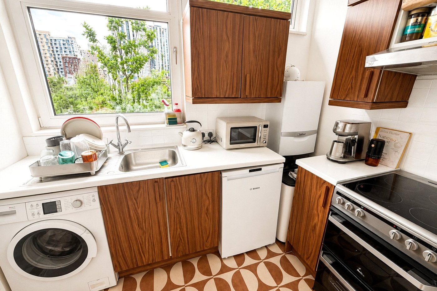 2 bedroom property for sale in London | Robinson Jackson